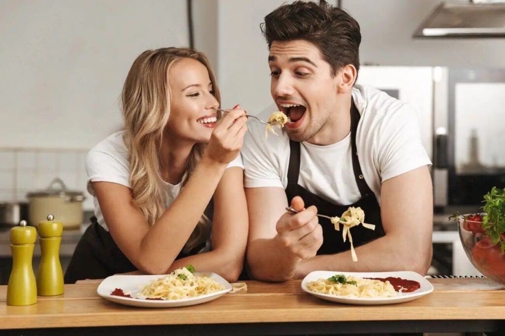 couple eating pasta